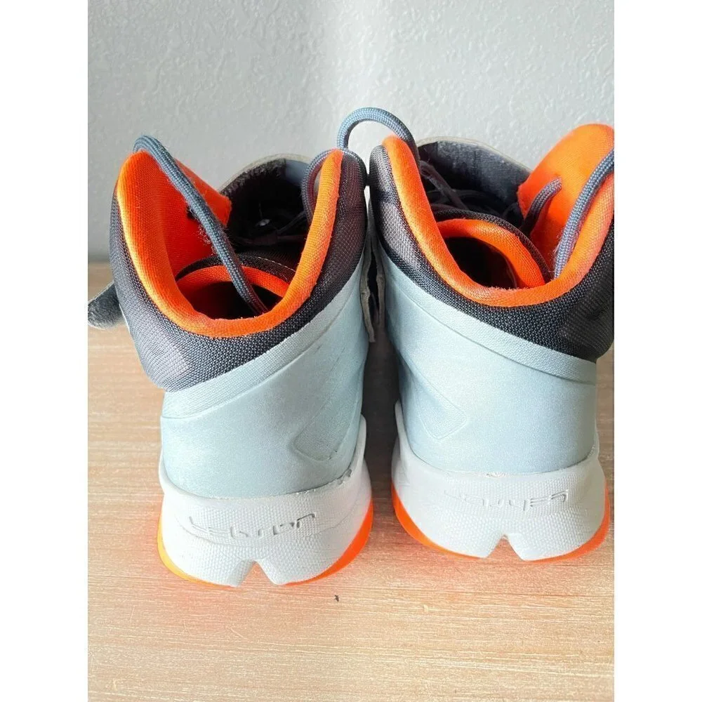 NIKE KIDS BASKETBALL LEBRON JAMES HIGH TOP LACE GRAY ORANGE SIZE 6.5